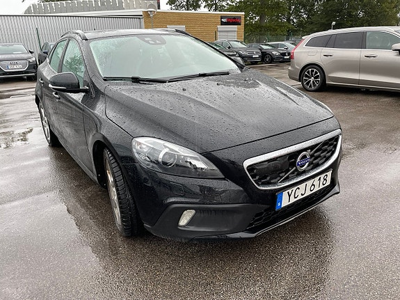 Volvo V40 Cross Country 2 of 5