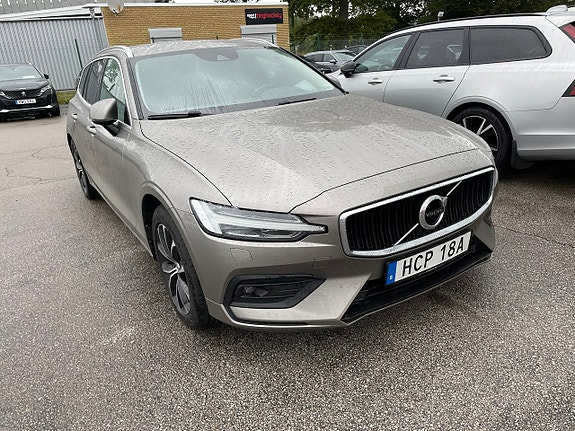 Volvo V60 2 of 5