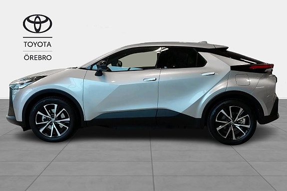Toyota C-HR 2 of 10