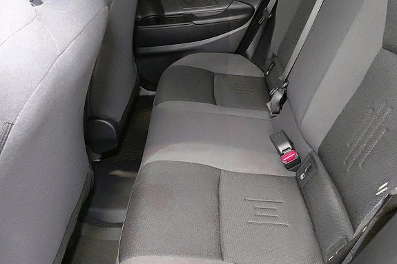 Toyota C-HR 7 of 10