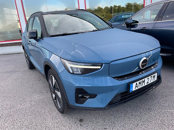Volvo XC40 2 of 5