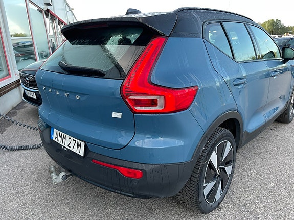 Volvo XC40 3 of 5