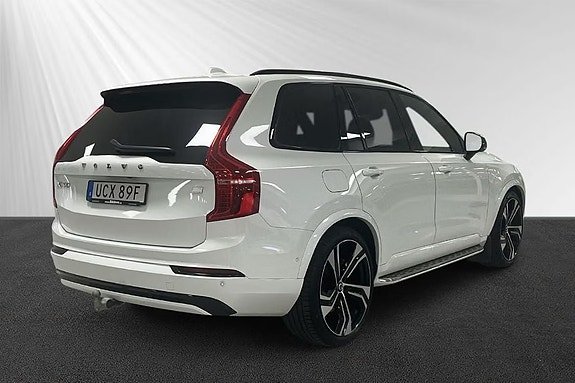 Volvo XC90 2 of 10