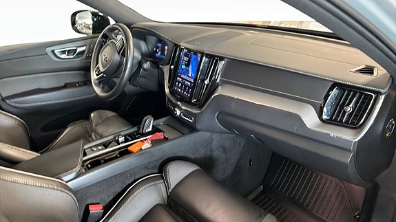 Volvo XC60 3 of 12