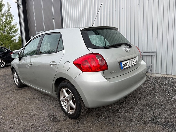 Toyota Auris 5 of 12
