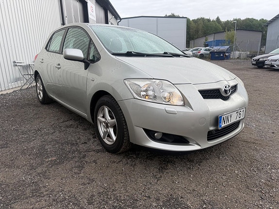 Toyota Auris 10 of 12