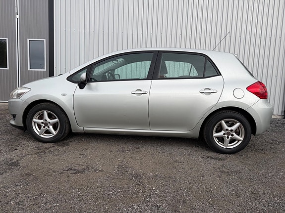 Toyota Auris 8 of 12