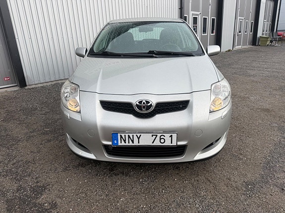 Toyota Auris 9 of 12