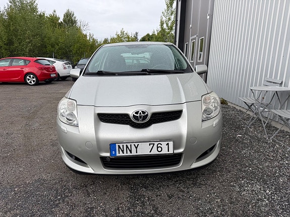 Toyota Auris 4 of 12