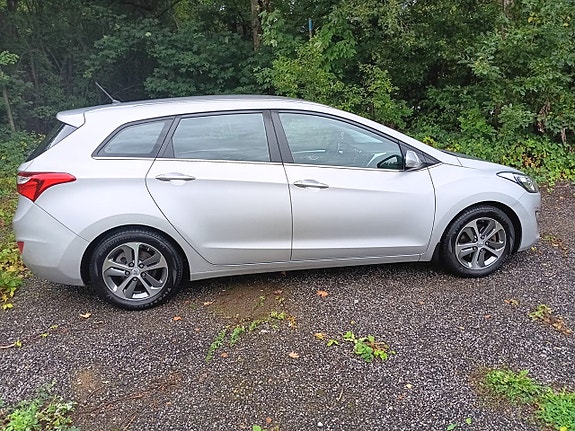 Hyundai i30 2 of 13