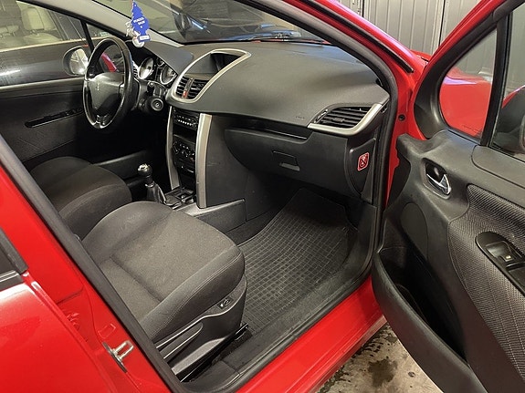 Peugeot 207 8 of 12