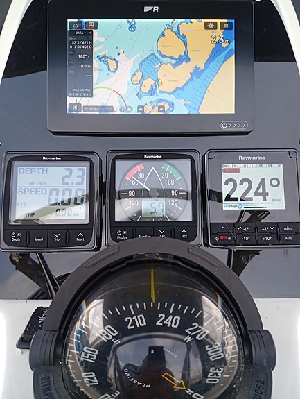 Bavaria 30 3 of 10