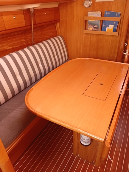 Bavaria 30 8 of 10