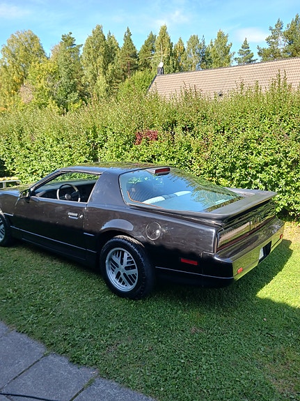 Pontiac Firebird 4 of 5