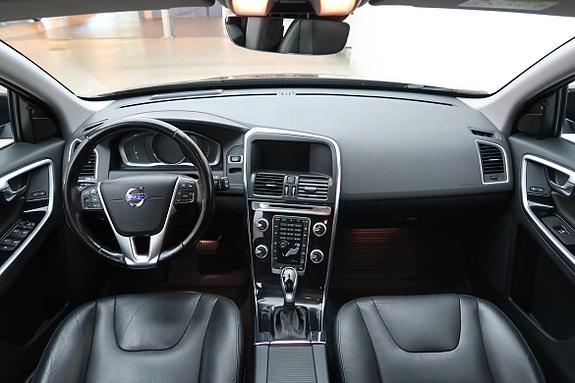 Volvo XC60 7 of 12