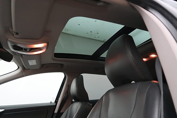 Volvo XC60 8 of 12