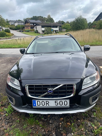 Volvo XC70 2 of 3