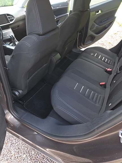 Peugeot 308 SW 3 of 3