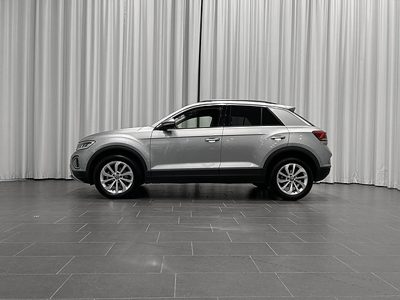 Volkswagen T-Roc 2 of 16