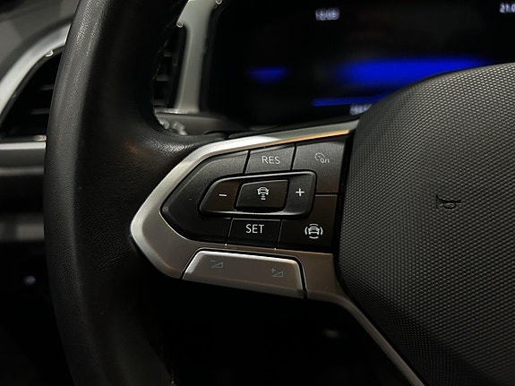 Volkswagen T-Roc 12 of 16