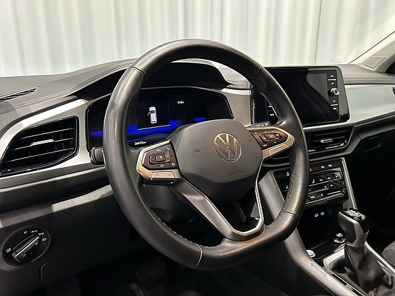 Volkswagen T-Roc 11 of 16