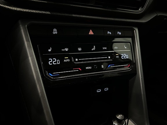 Volkswagen T-Roc 15 of 16