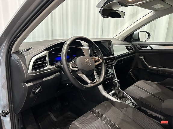 Volkswagen T-Roc 8 of 16