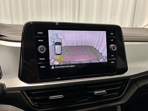 Volkswagen T-Roc 14 of 16