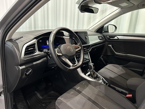 Volkswagen T-Roc 10 of 16