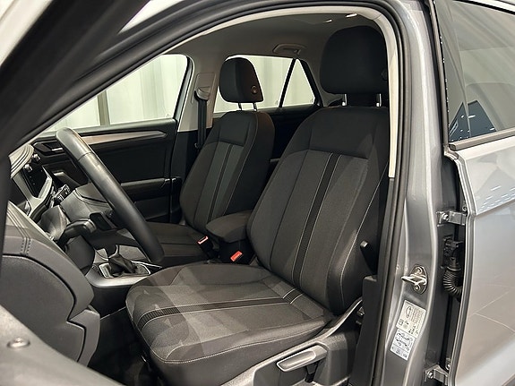 Volkswagen T-Roc 6 of 16