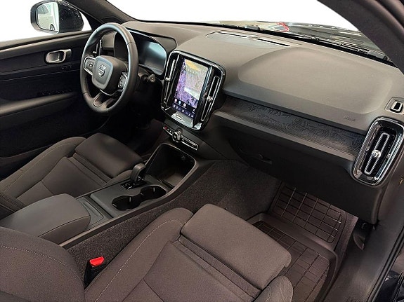Volvo EX40 12 of 30