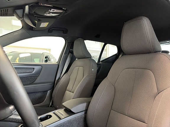 Volvo EX40 11 of 30