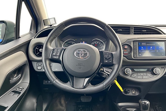 Toyota Yaris 11 of 30