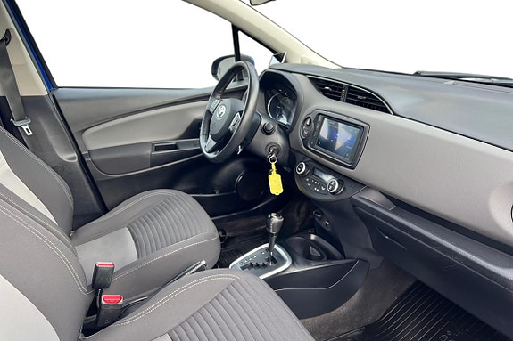 Toyota Yaris 7 of 30