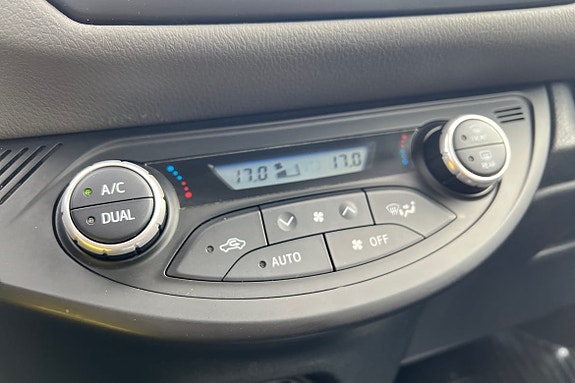 Toyota Yaris 24 of 30