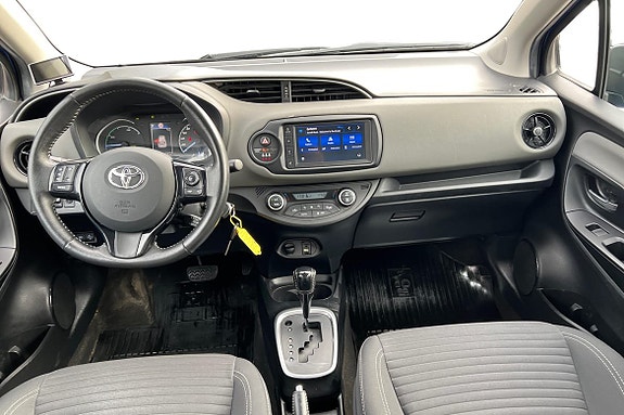 Toyota Yaris 10 of 30