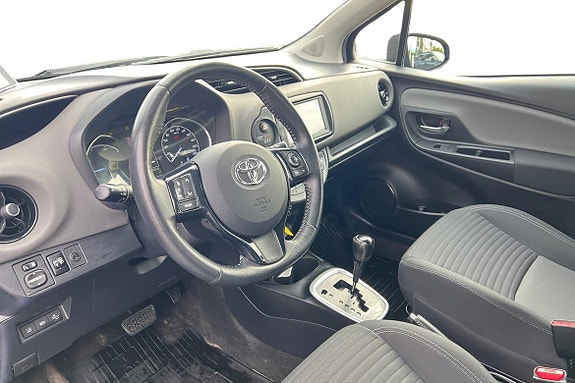 Toyota Yaris 14 of 30