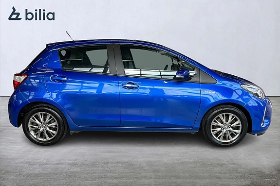 Toyota Yaris 18 of 30