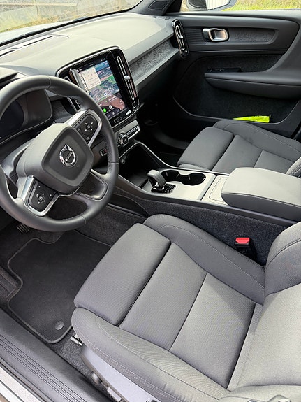 Volvo EX40 4 of 5