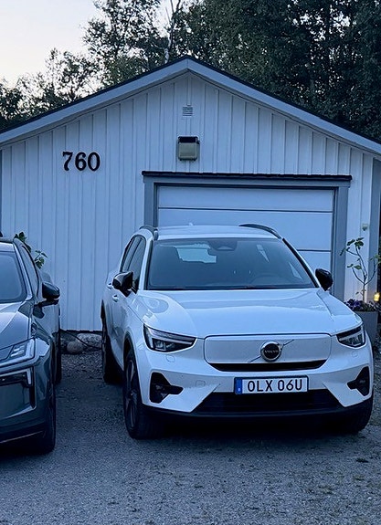 Volvo EX40 2 of 5