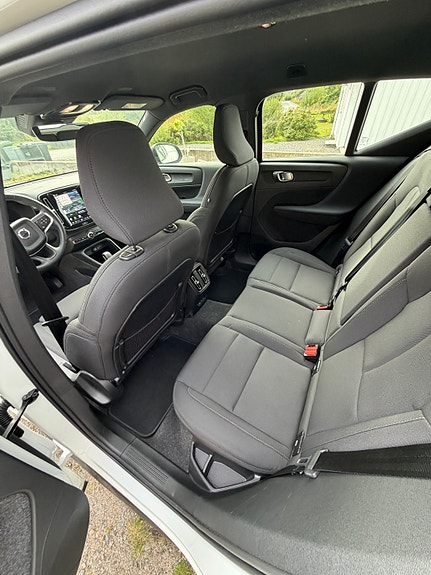 Volvo EX40 3 of 5