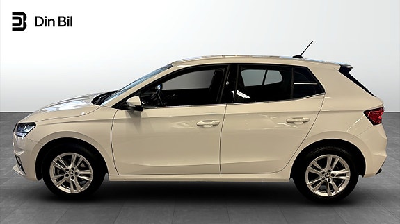 Skoda Fabia 2 of 13