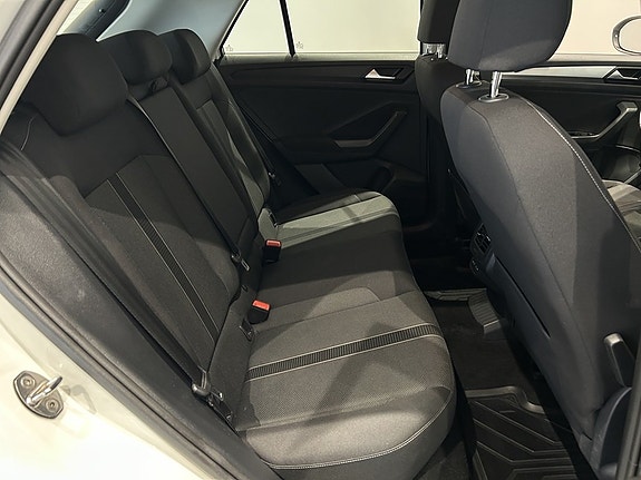Volkswagen T-Roc 10 of 20