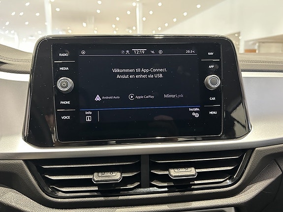 Volkswagen T-Roc 17 of 20
