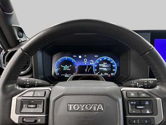 Toyota Land Cruiser 15 of 28