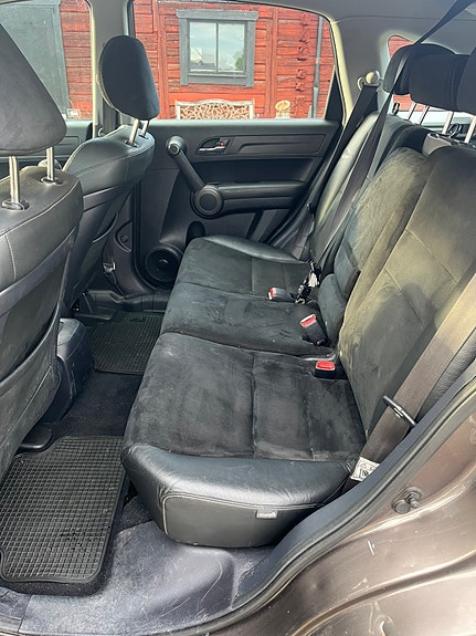 Honda CR-V 8 of 9