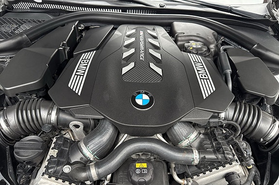 BMW M850i 9 of 11
