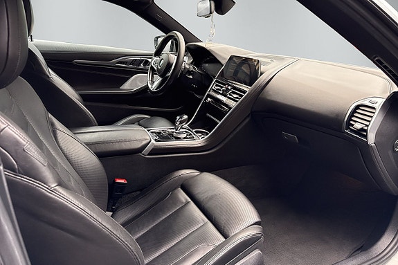 BMW M850i 11 of 11