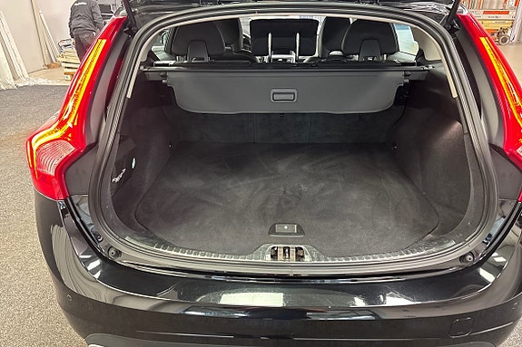 Volvo V60 Cross Country 13 of 15