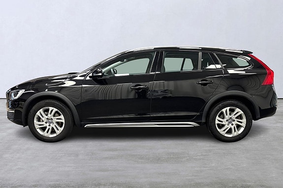 Volvo V60 Cross Country 2 of 15